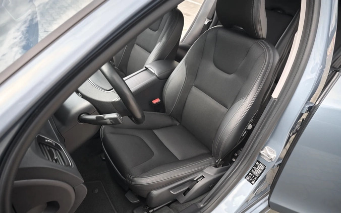 Volvo V60 cena 57800 przebieg: 207000, rok produkcji 2017 z Zawiercie małe 781